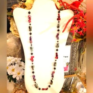 Vtg GENUINE SEASHELL NECKLACE. PURPLE BURGANDY & GREEN COLOR. long! Handmade